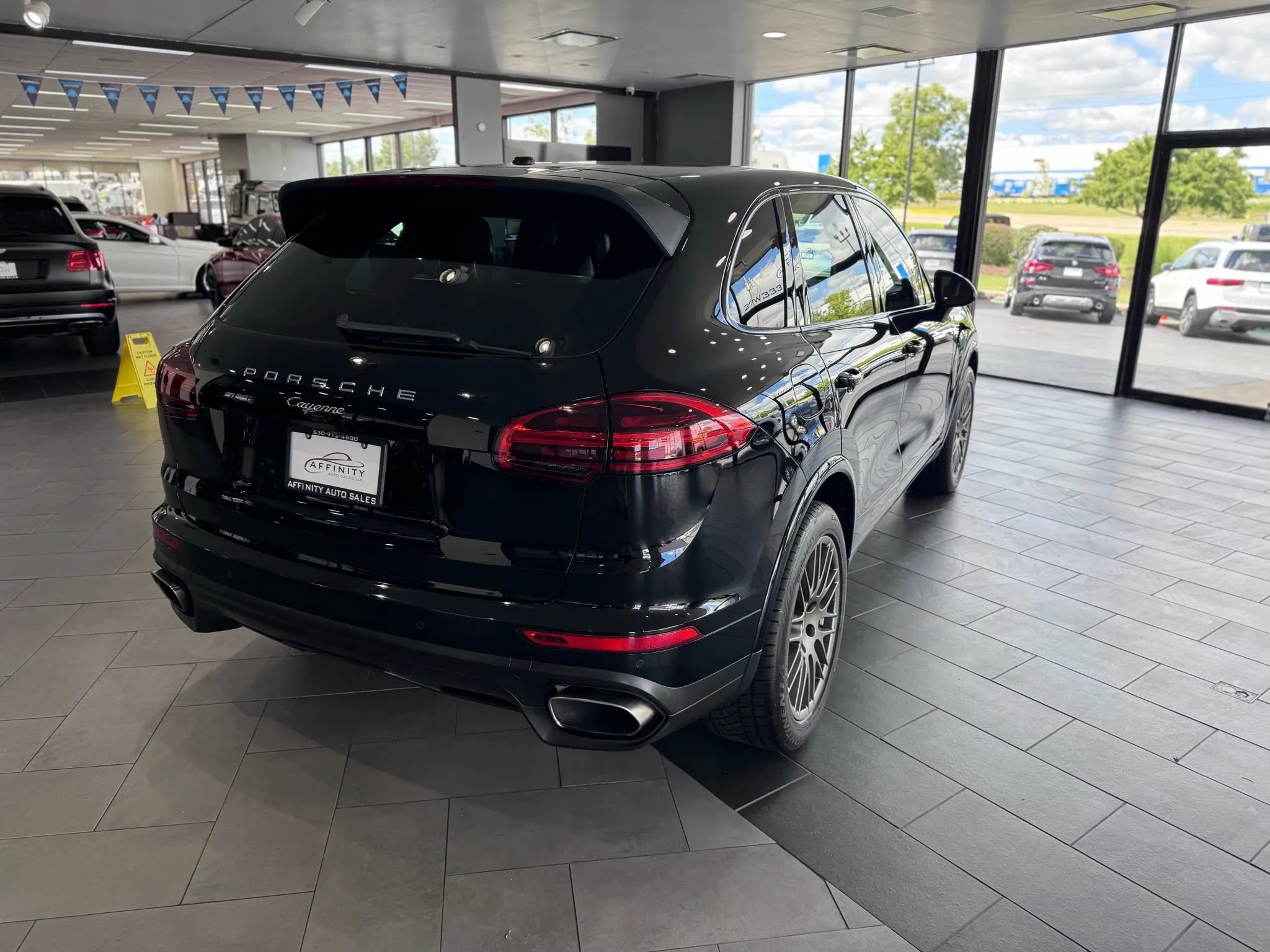 Used 2018 Porsche Cayenne Platinum Edition image 5