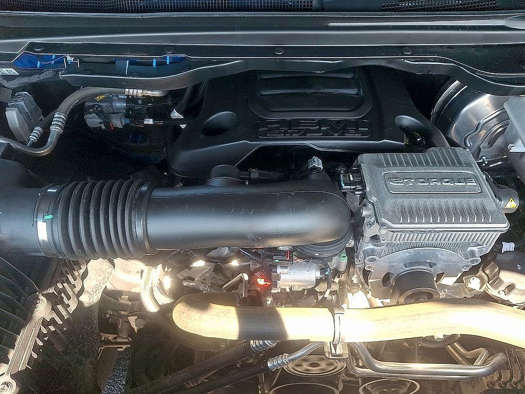 Used 2024 RAM 1500 Laramie AWD/4WD image 28