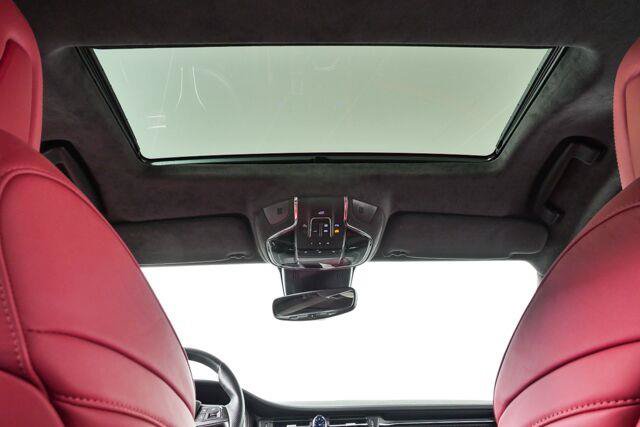 Used 2023 Maserati Quattroporte Modena RWD image 6