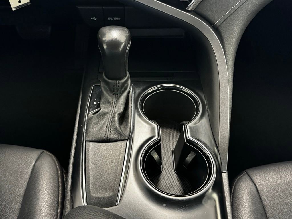 Used 2020 Toyota Camry SE image 15