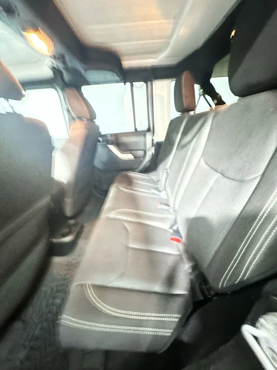 Used 2017 Jeep Wrangler Unlimited Sahara w/ Connectivity Group image 27