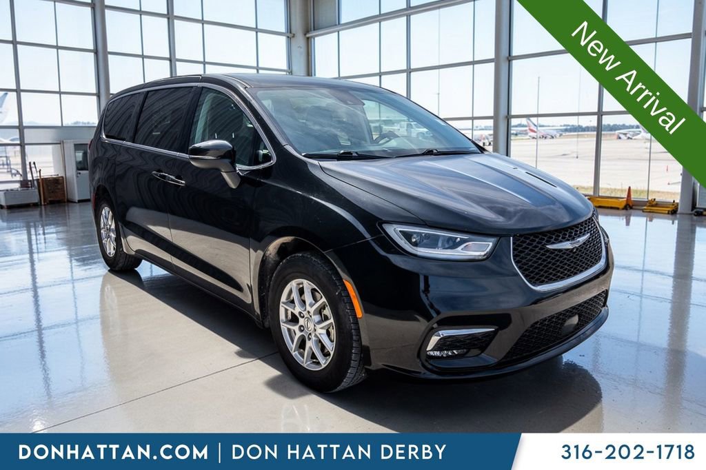 Used 2023 Chrysler Pacifica Touring-L FWD image 31