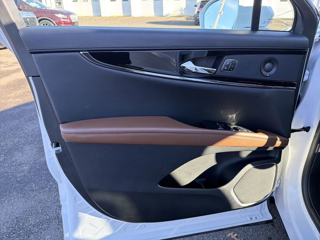 Certified 2023 Lincoln Nautilus Reserve w/ Equipment Group 201A image 10