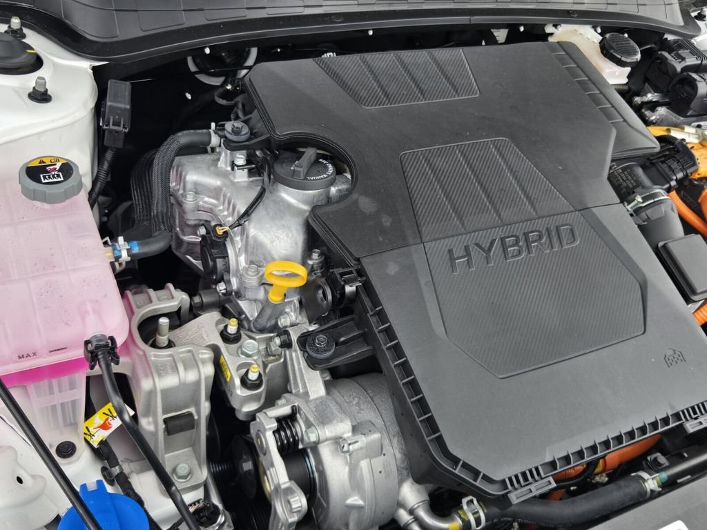 Certified 2025 Hyundai Elantra SEL FWD image 18