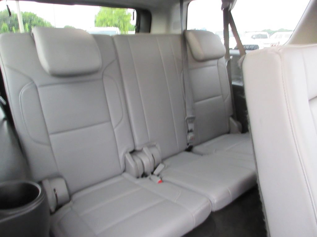 Used 2018 Chevrolet Suburban LT RWD image 26