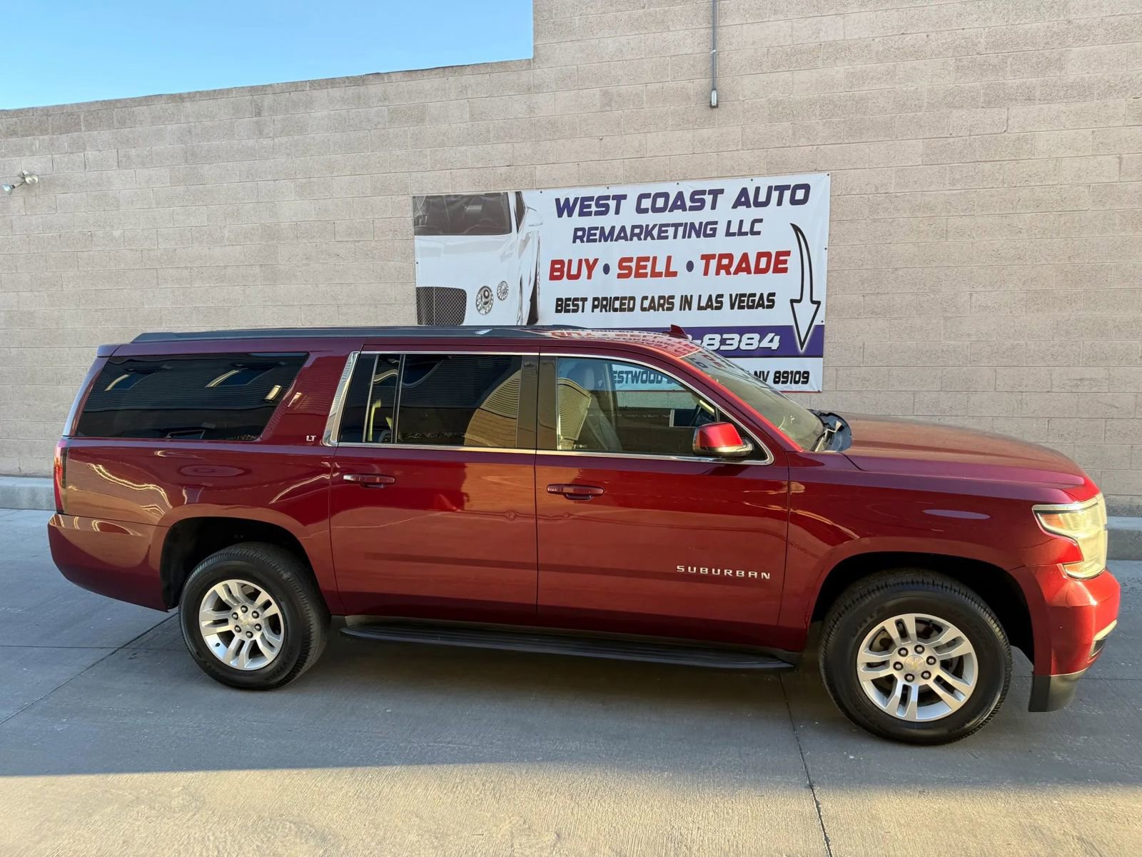 Used 2018 Chevrolet Suburban LT RWD image 3