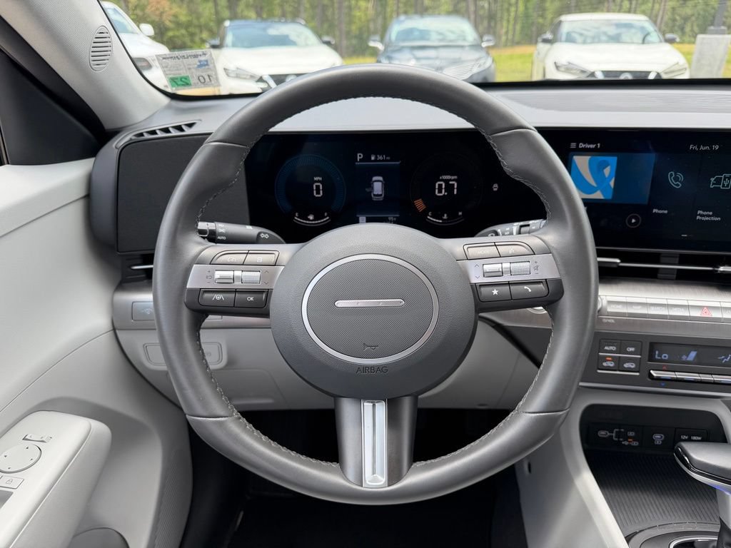 Certified 2025 Hyundai Kona SEL FWD image 18