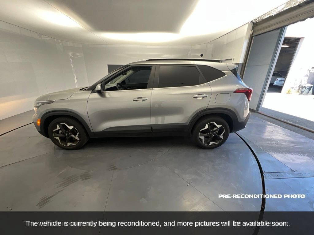 Used 2024 Kia Seltos EX FWD image 2