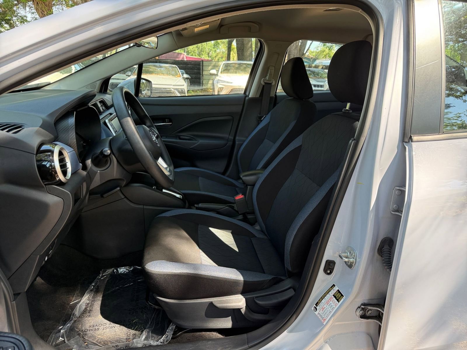Used 2025 Nissan Versa SV FWD image 33