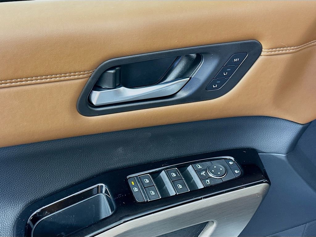 Used 2024 Nissan Pathfinder Platinum w/ Cargo Package image 25