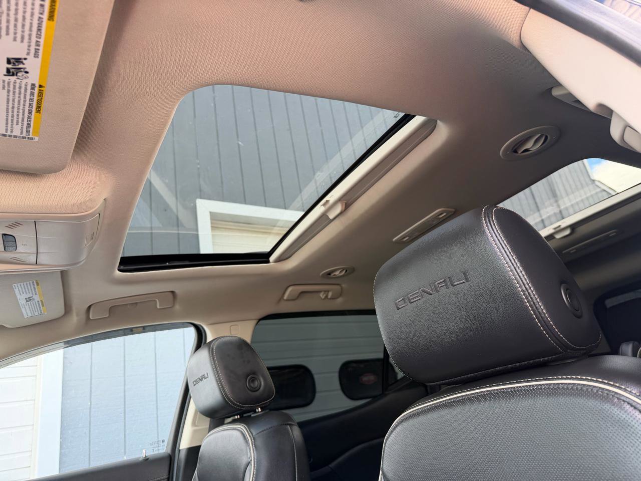 Used 2023 GMC Acadia Denali w/ Denali Ultimate Package image 8