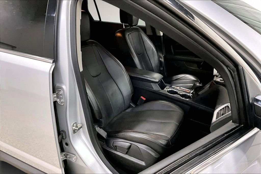 Used 2017 GMC Terrain SLT w/ Open Road Package image 29