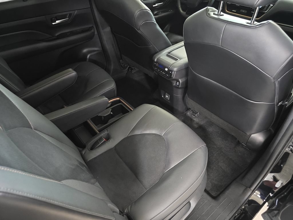 Used 2024 Toyota Grand Highlander AWD Hybrid image 16