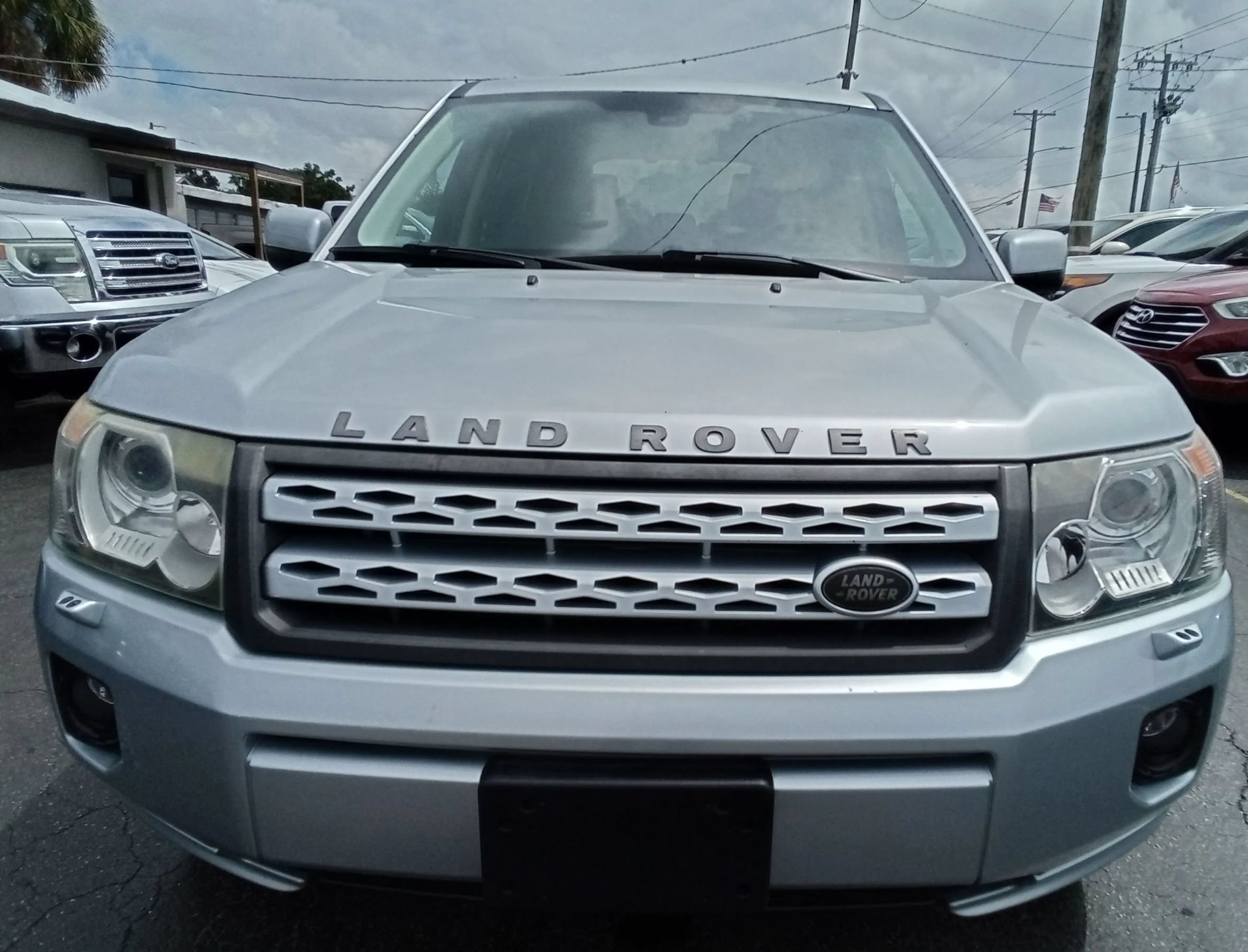 Used 2011 Land Rover LR2 HSE AWD/4WD image 3