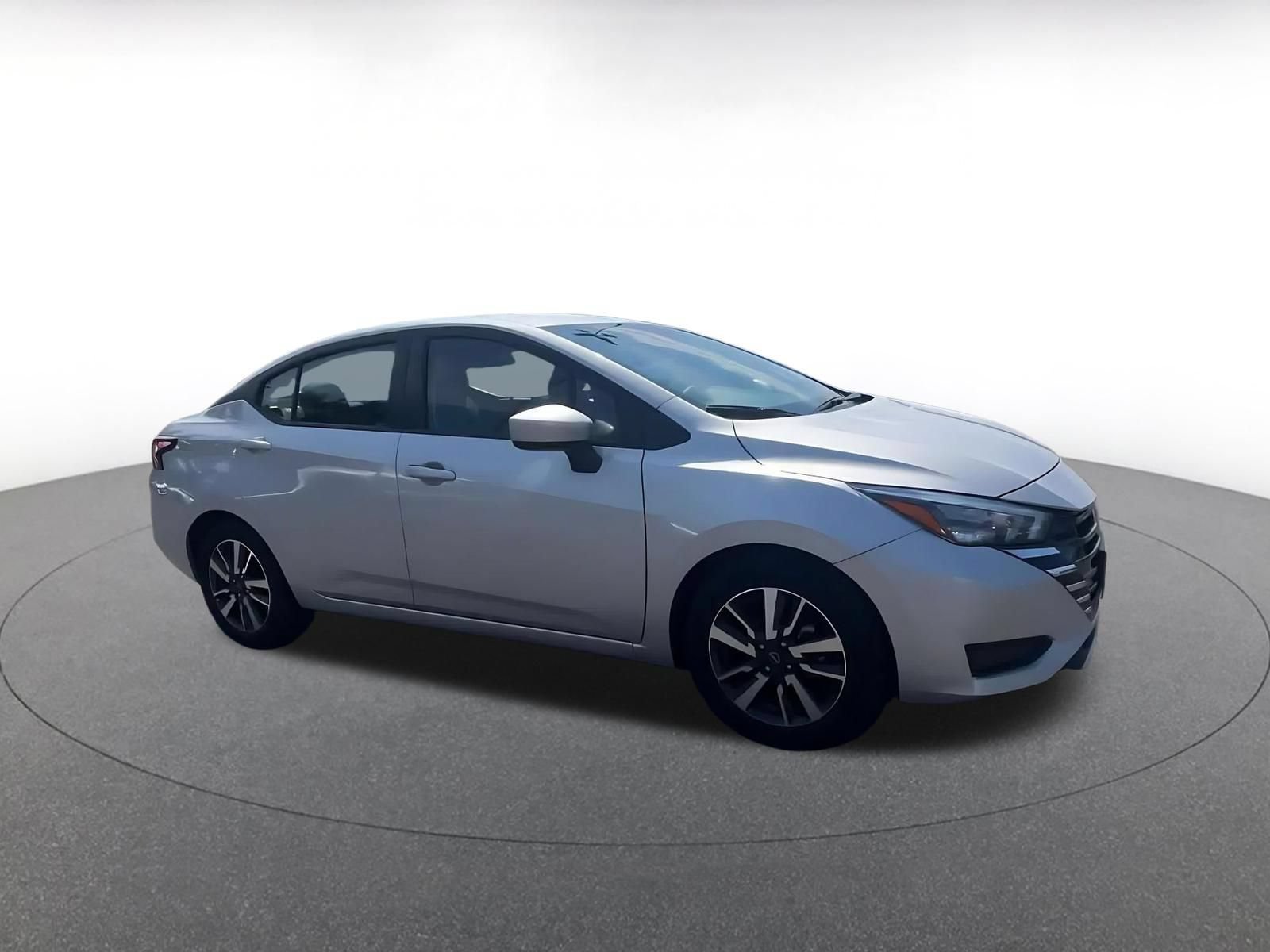 Used 2025 Nissan Versa SV FWD image 2