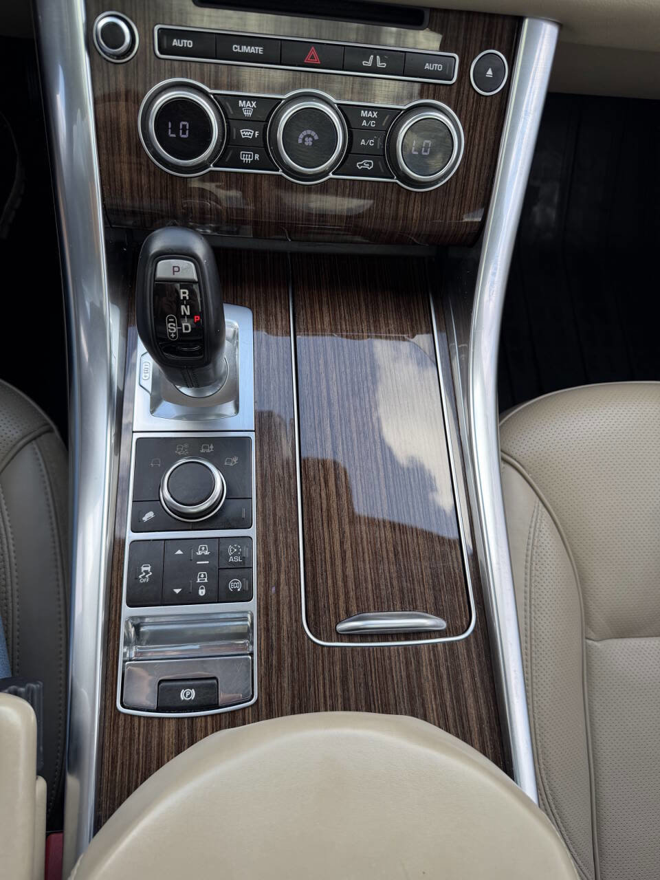 Used 2014 Land Rover Range Rover Sport HSE image 25