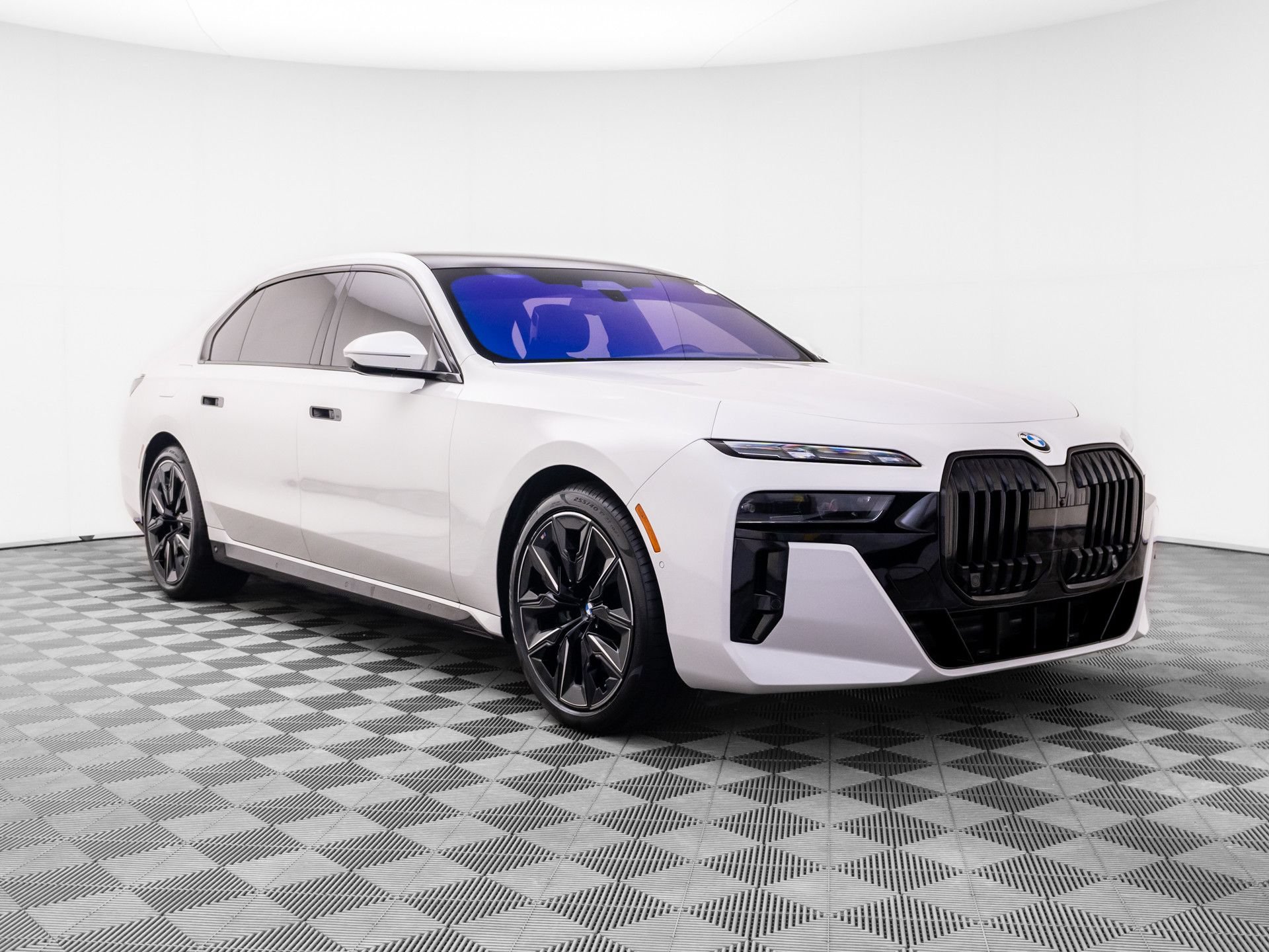 Certified 2023 BMW 760i xDrive w/ Executive Package AWD/4WD image 8