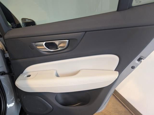 New 2026 Volvo V60 B5 Cross Country Ultra w/ Climate Package image 27