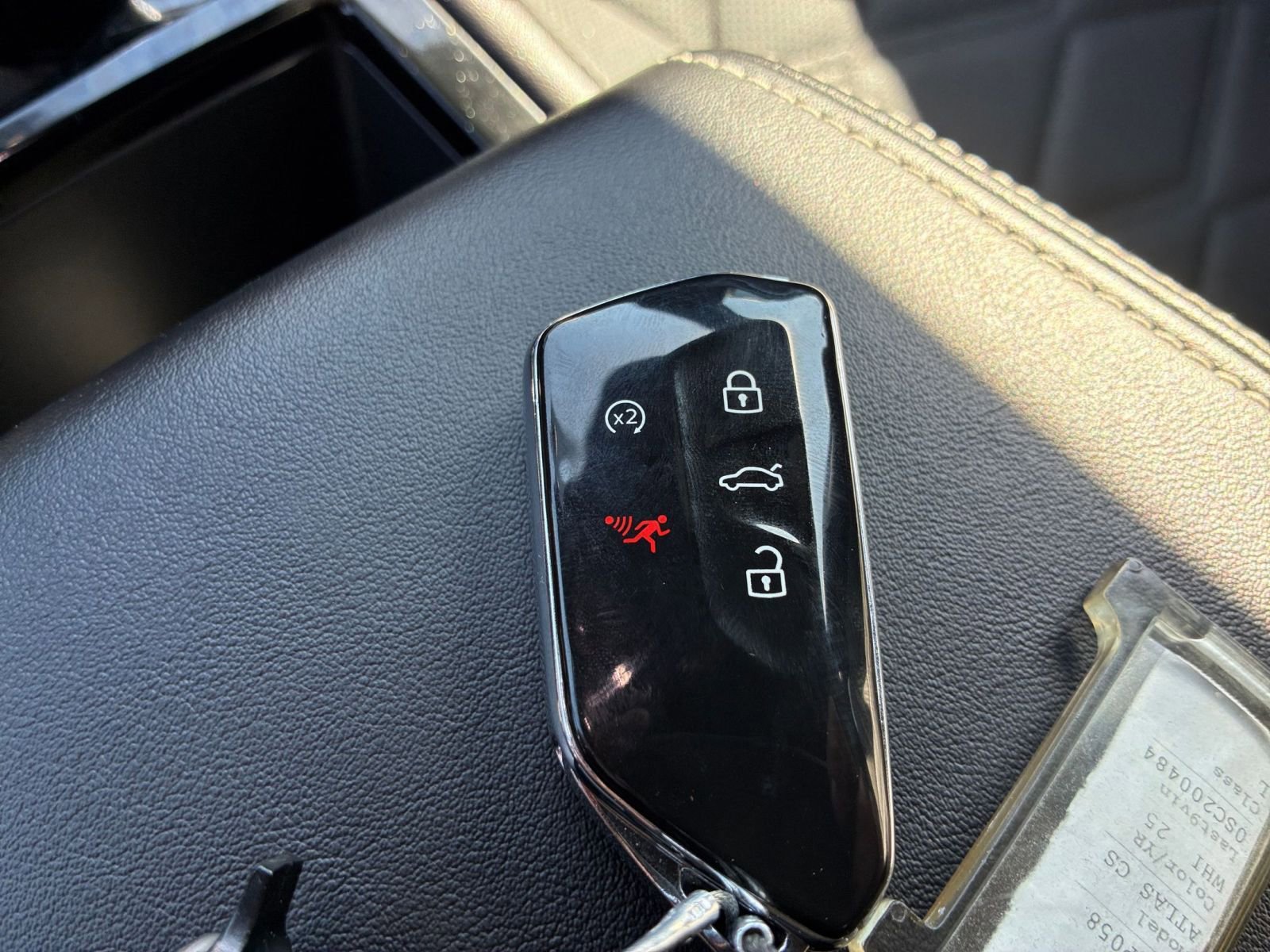 Used 2025 Volkswagen Atlas Cross Sport SE image 27