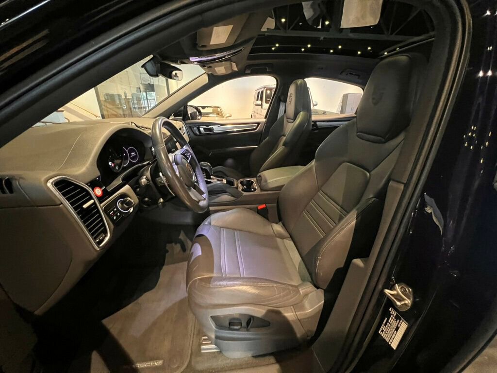 Used 2022 Porsche Cayenne E-Hybrid Coupe image 16