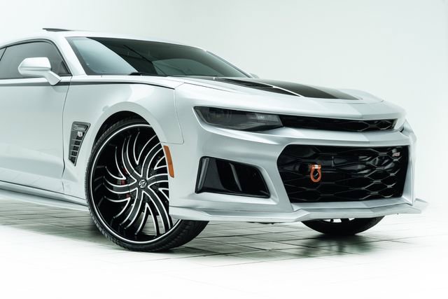 Used 2017 Chevrolet Camaro LT w/ RS Package image 4