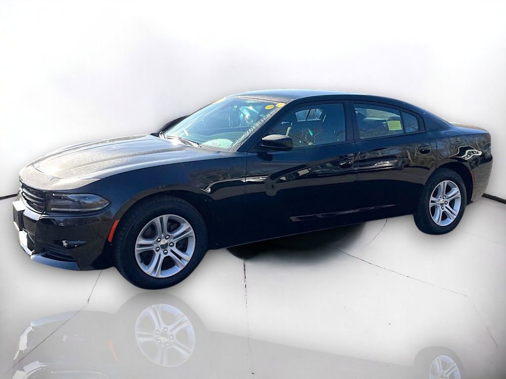 Used 2020 Dodge Charger SXT RWD image 2