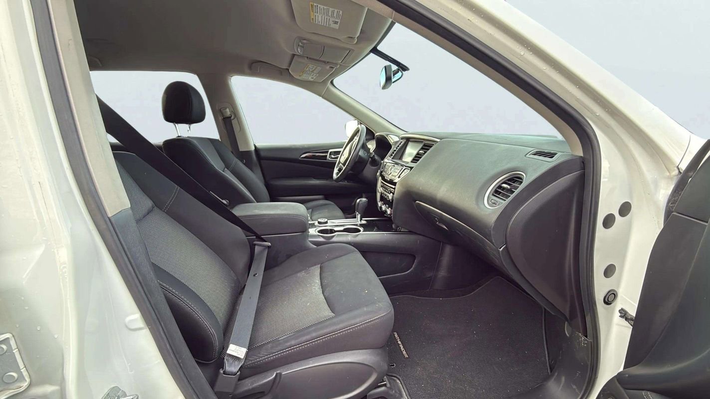 Used 2017 Nissan Pathfinder SV image 13