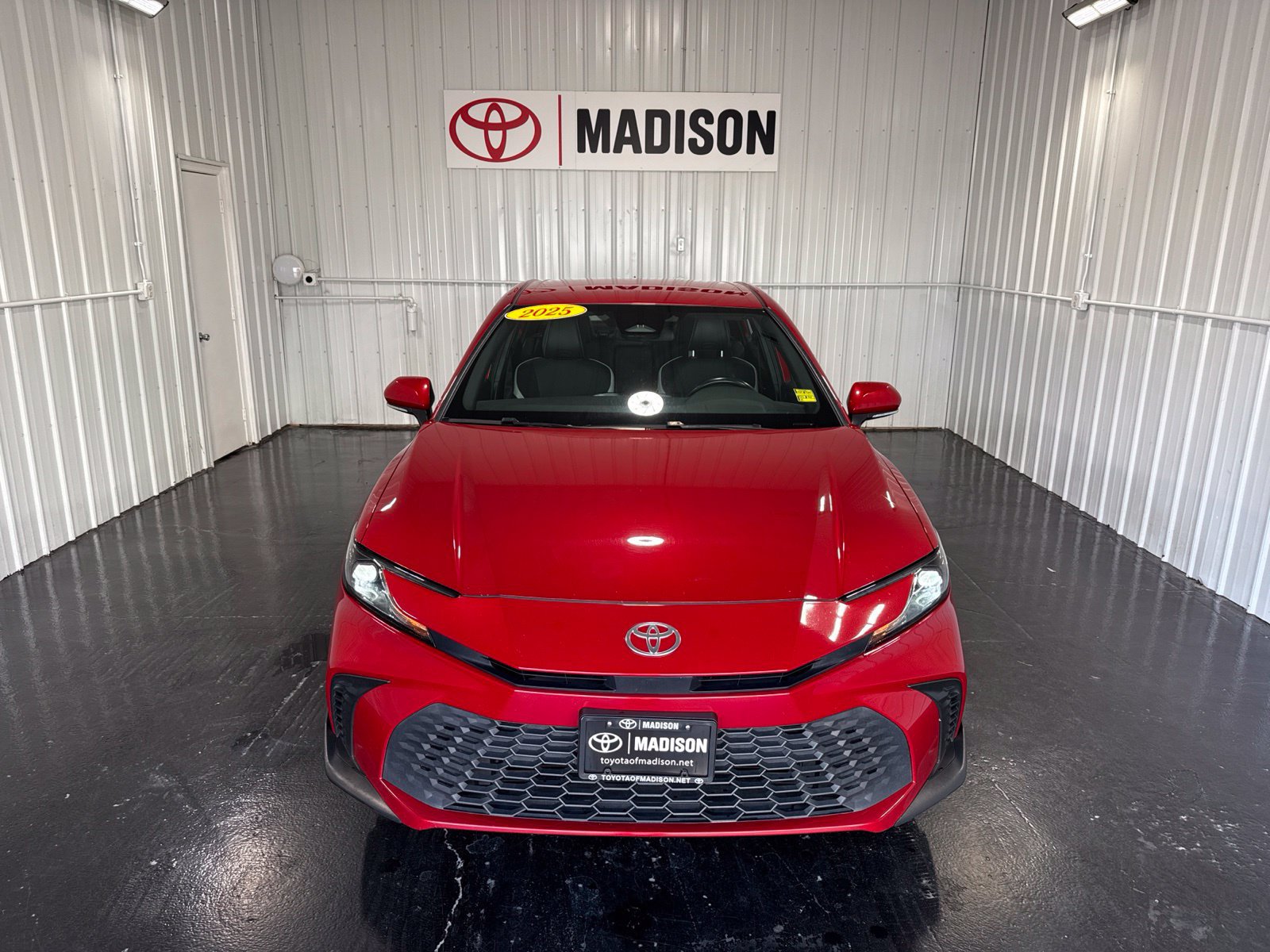 Used 2025 Toyota Camry SE FWD image 7