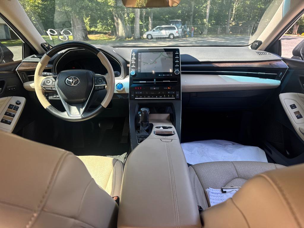 Used 2020 Toyota Avalon Limited image 5