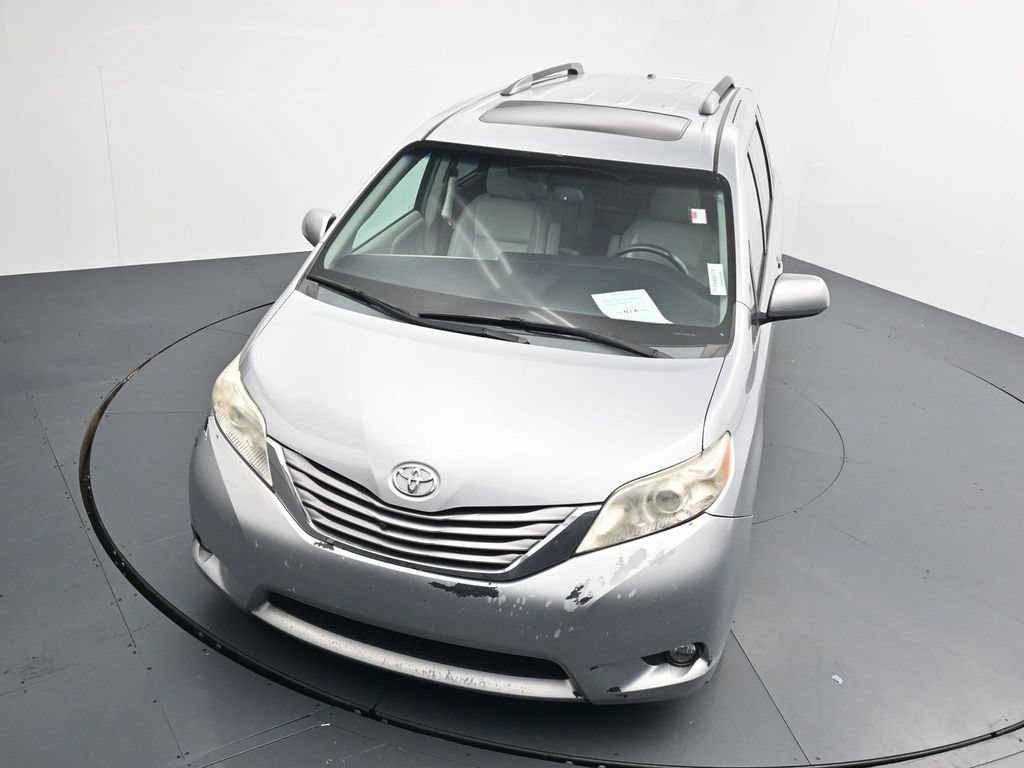 Used 2015 Toyota Sienna XLE w/ Four Season Floor Mat Package FWD image 11