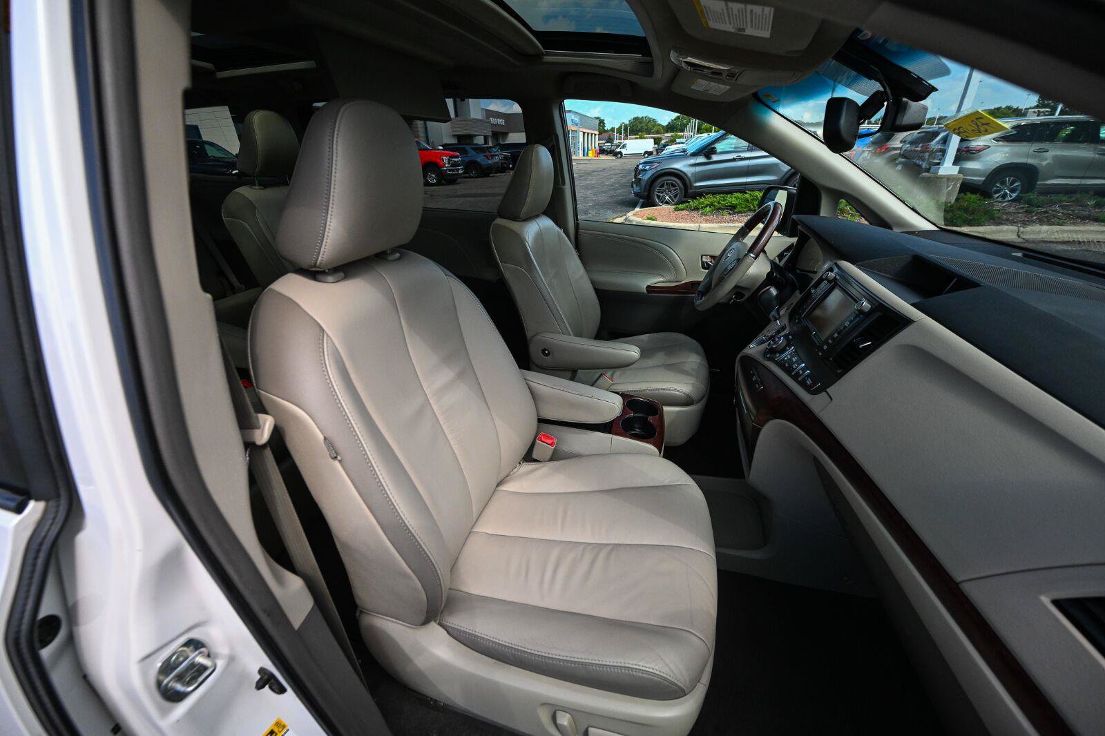 Used 2011 Toyota Sienna Limited w/ Premium Pkg FWD image 26