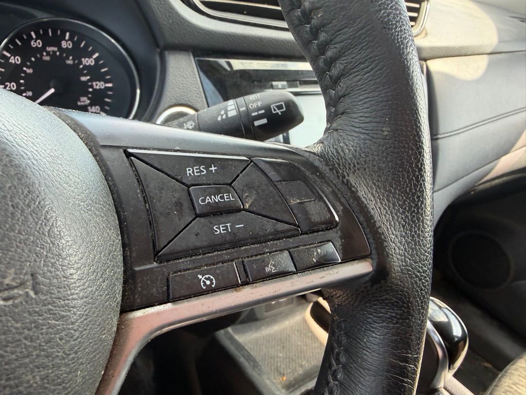 Used 2018 Nissan Rogue SV AWD/4WD image 15