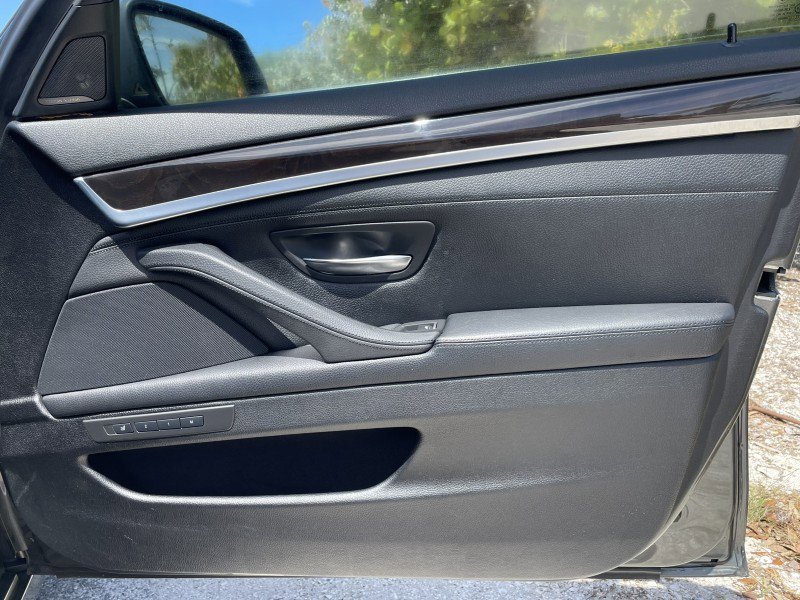 Used 2014 BMW 550i Sedan w/ Executive Package RWD image 22