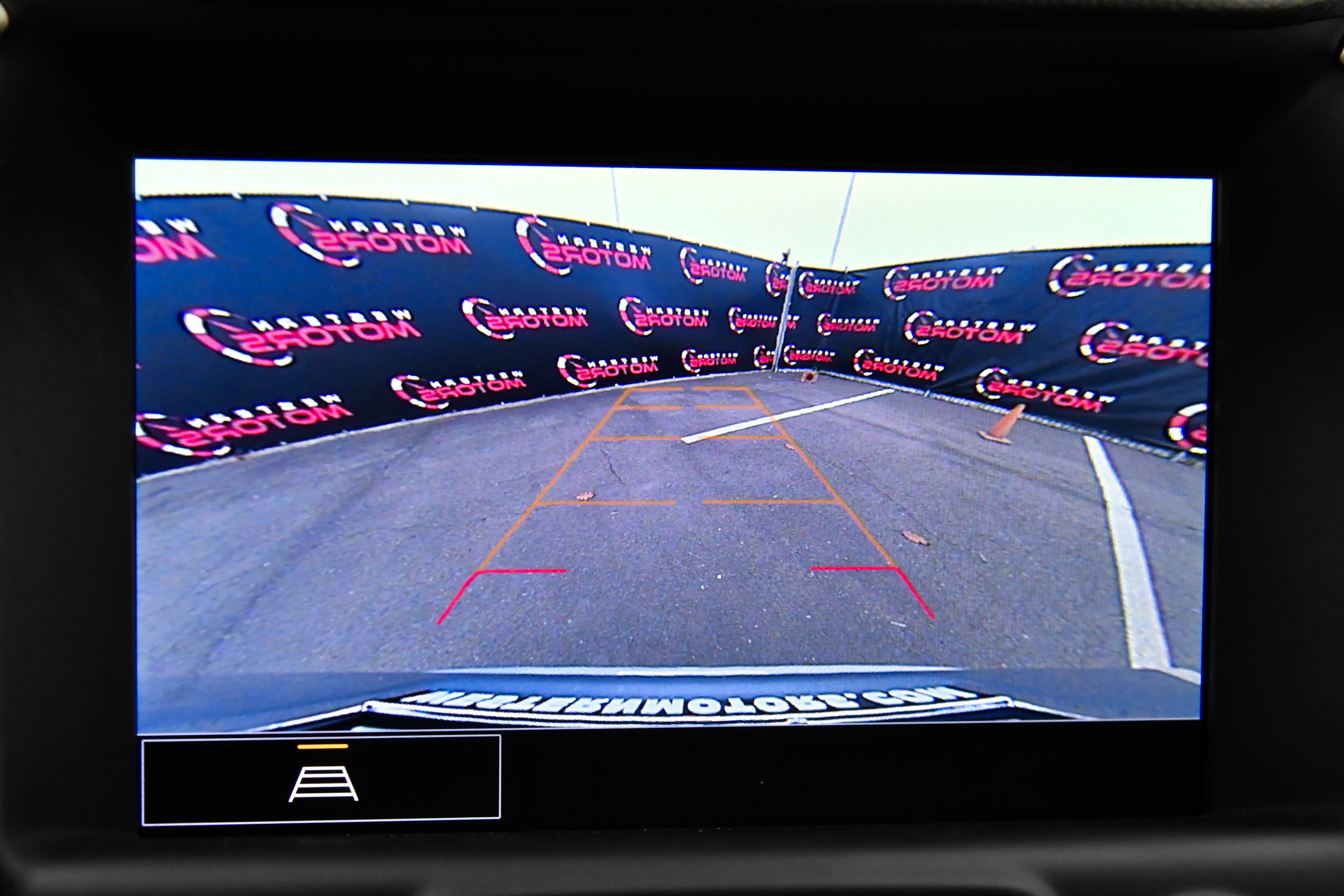 Used 2024 GMC Terrain SLT image 19