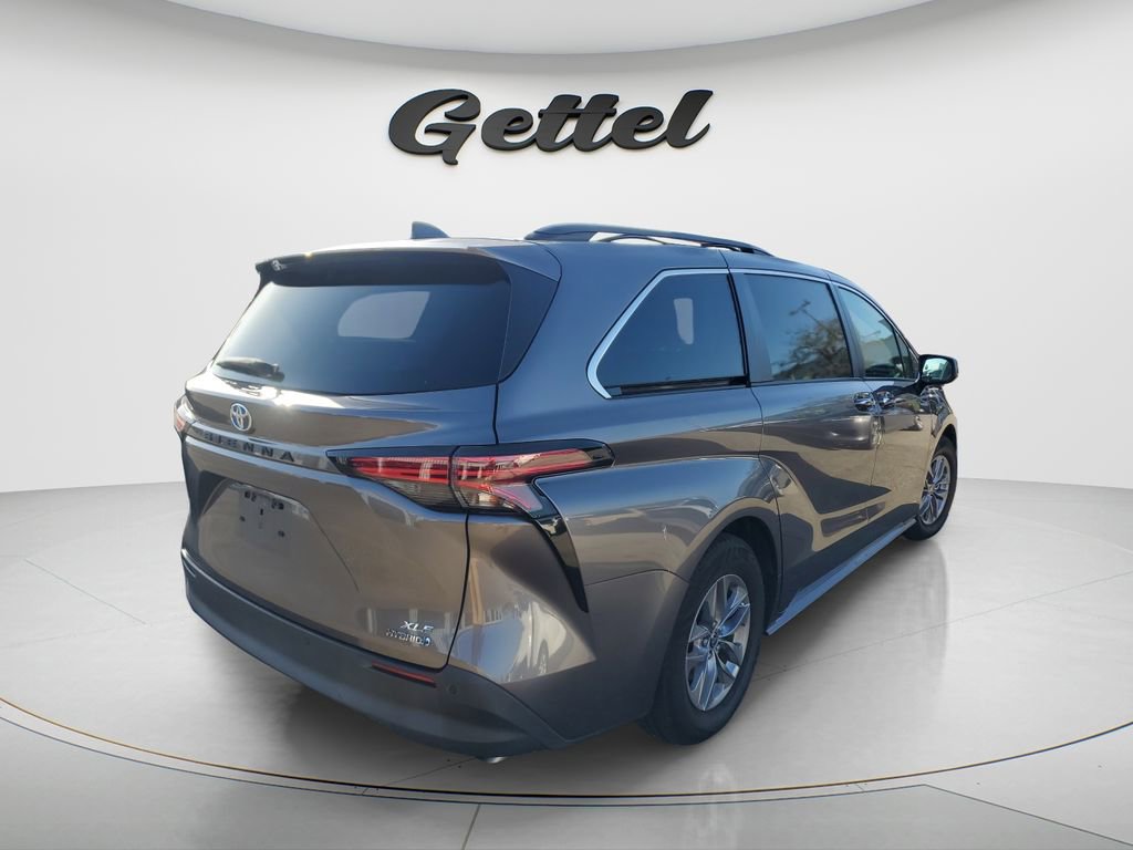 Used 2021 Toyota Sienna XLE w/ XLE Plus Package image 5