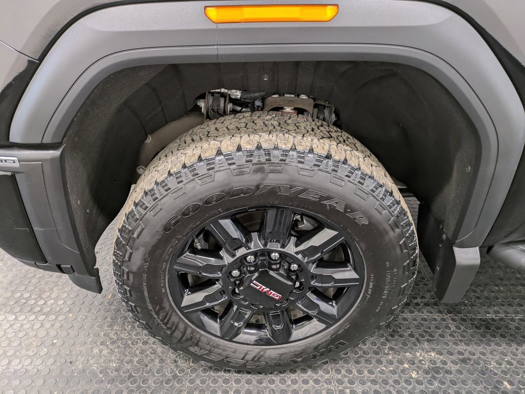 Used 2025 GMC Sierra 2500 AT4 w/ Technology Package image 7