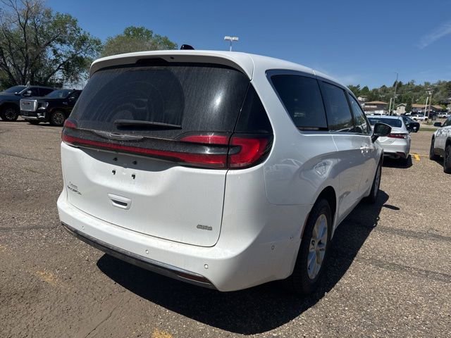 Used 2023 Chrysler Pacifica Touring-L w/ Uconnect Theater Family Group AWD/4WD image 8