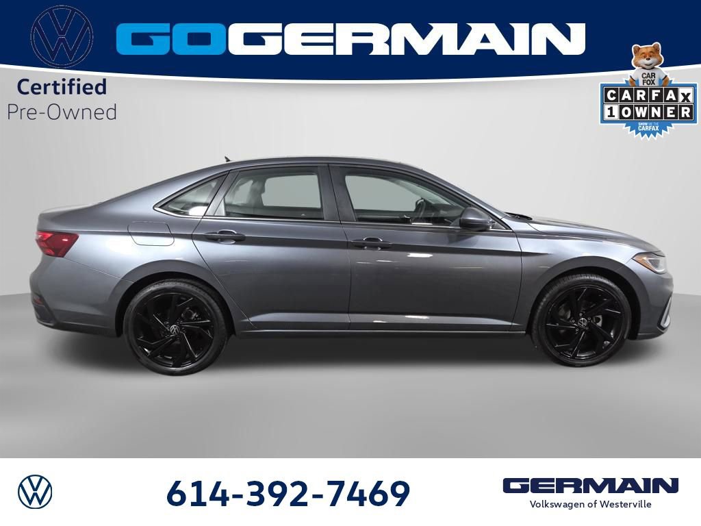 Certified 2025 Volkswagen Jetta SE w/ Sunroof Package image 6