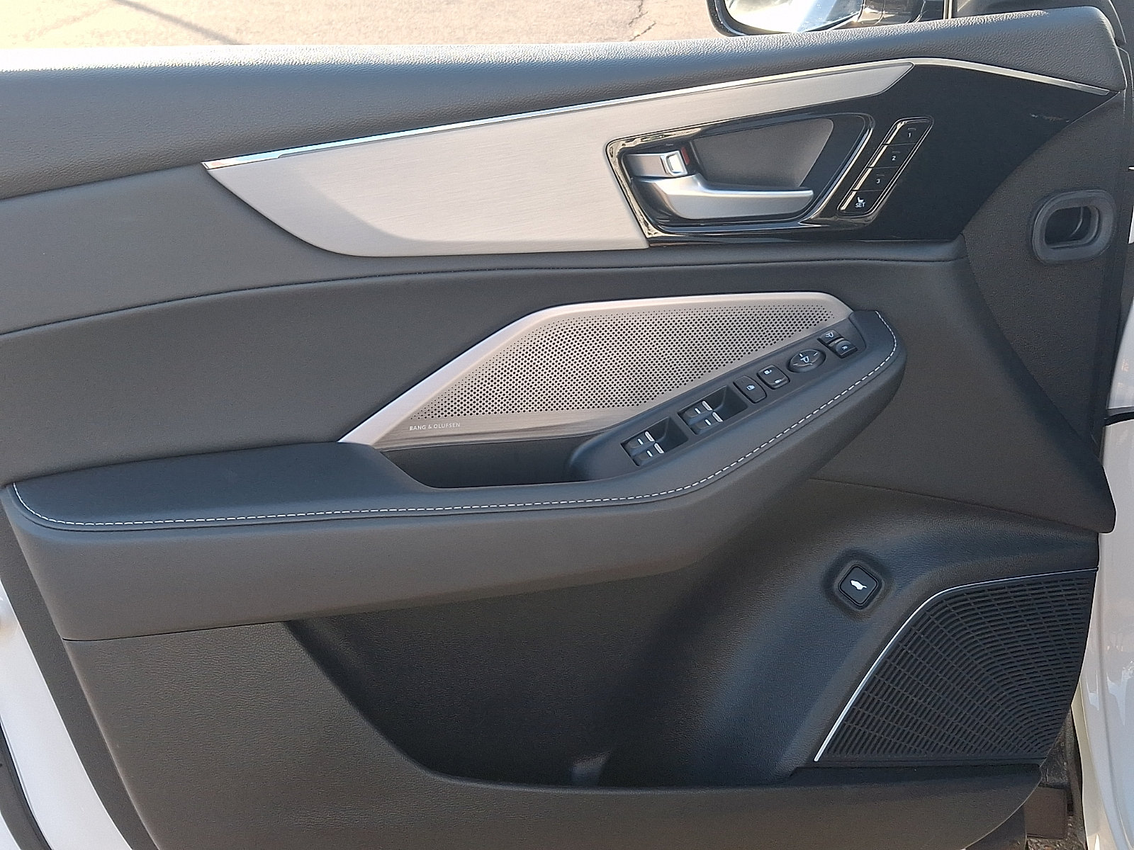 Certified 2026 Acura MDX w/ Technology Package FWD image 13