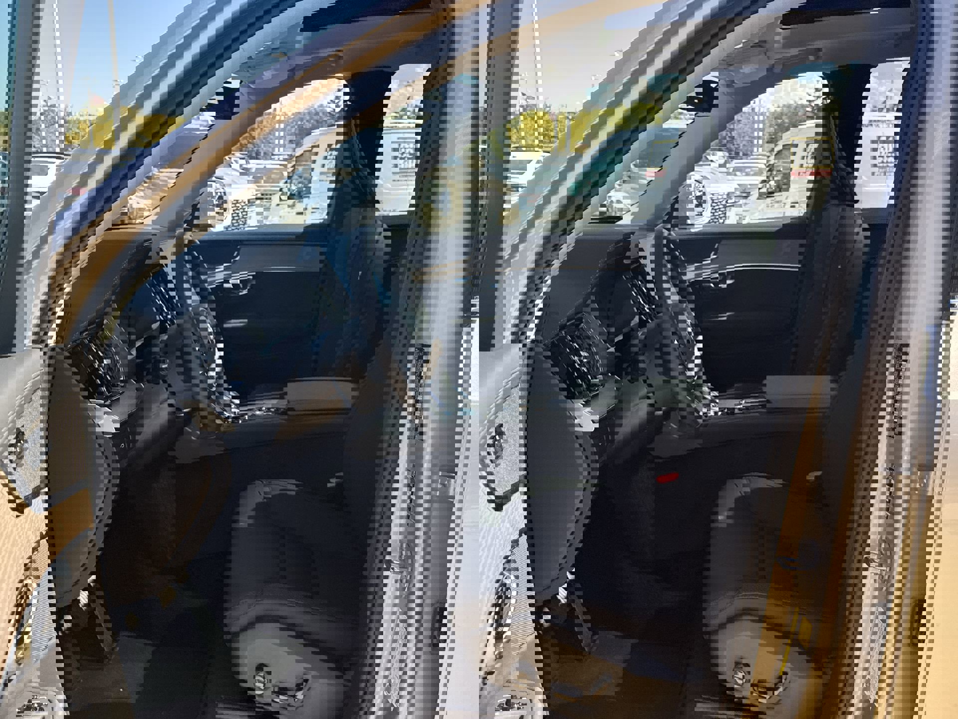 New 2026 Volvo XC90 B5 Plus w/ Protection Package image 19