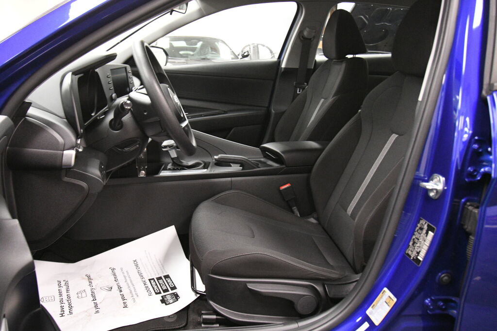 Used 2021 Hyundai Elantra SE image 10