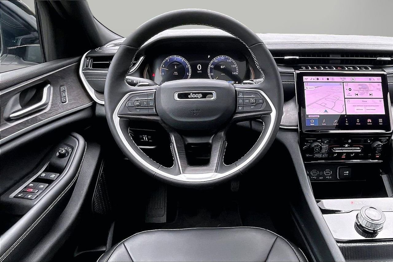 Certified 2025 Jeep Grand Cherokee Limited w/ Black Appearance Package image 12