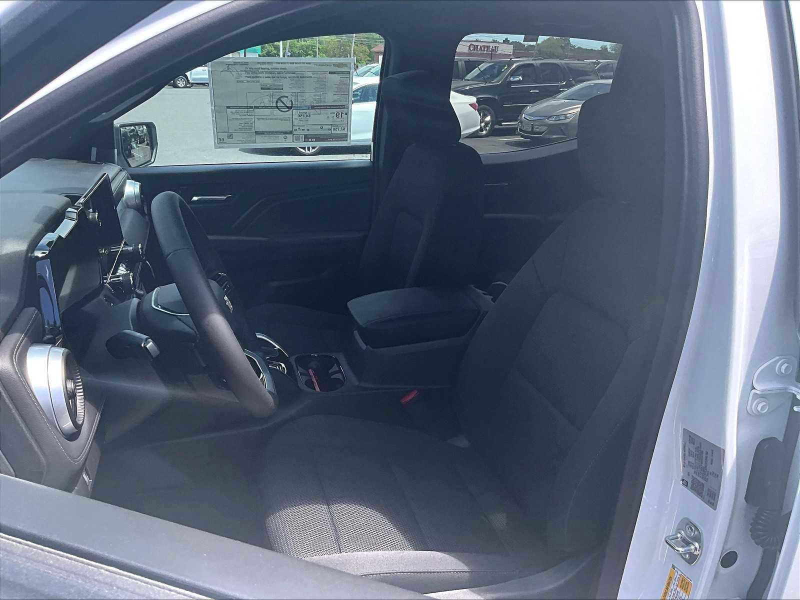 New 2025 Chevrolet Colorado LT image 11