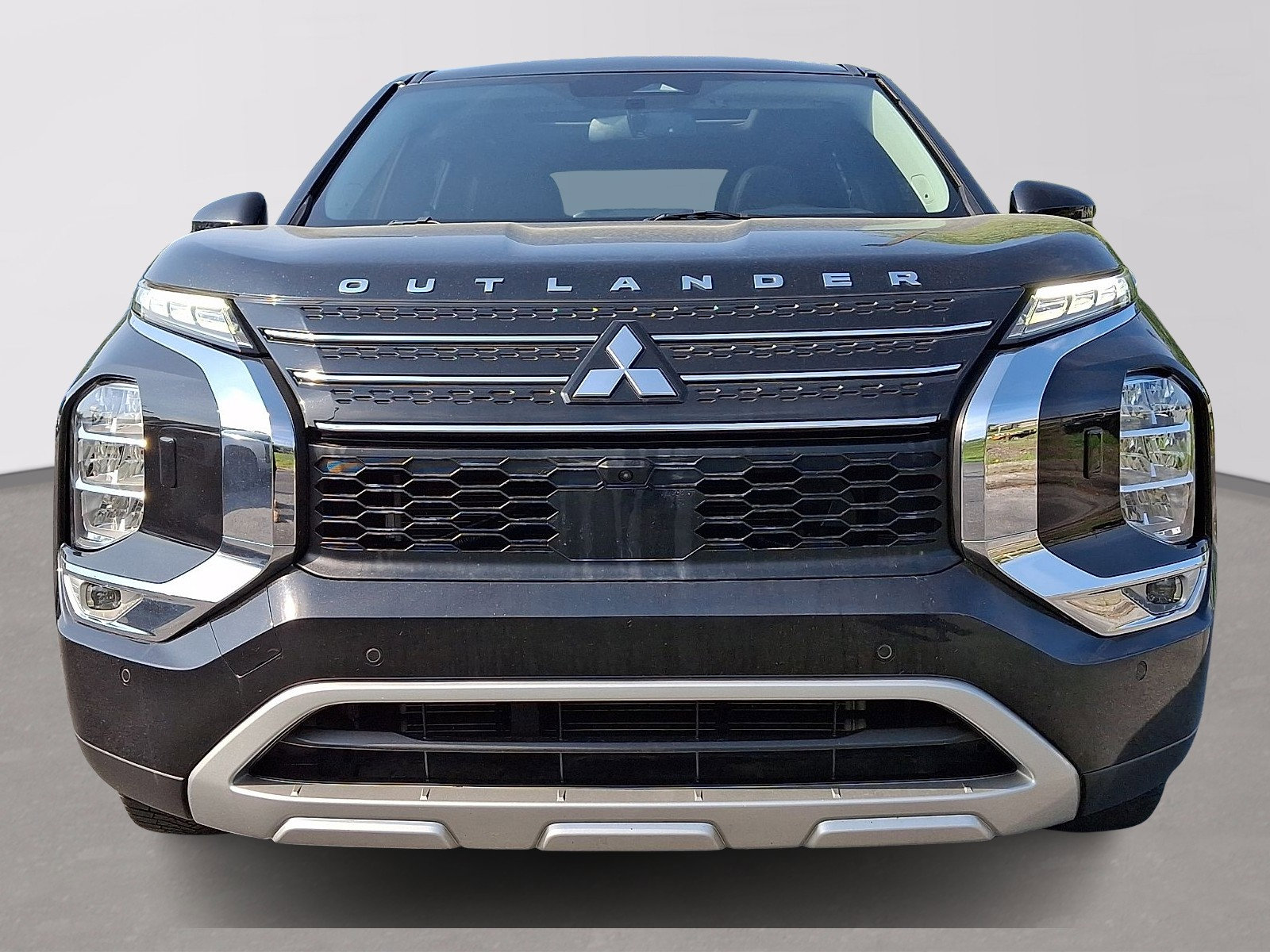 Used 2023 Mitsubishi Outlander ES AWD/4WD image 2