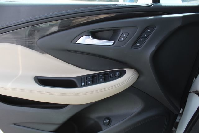 Used 2019 Buick Envision Essence FWD image 31