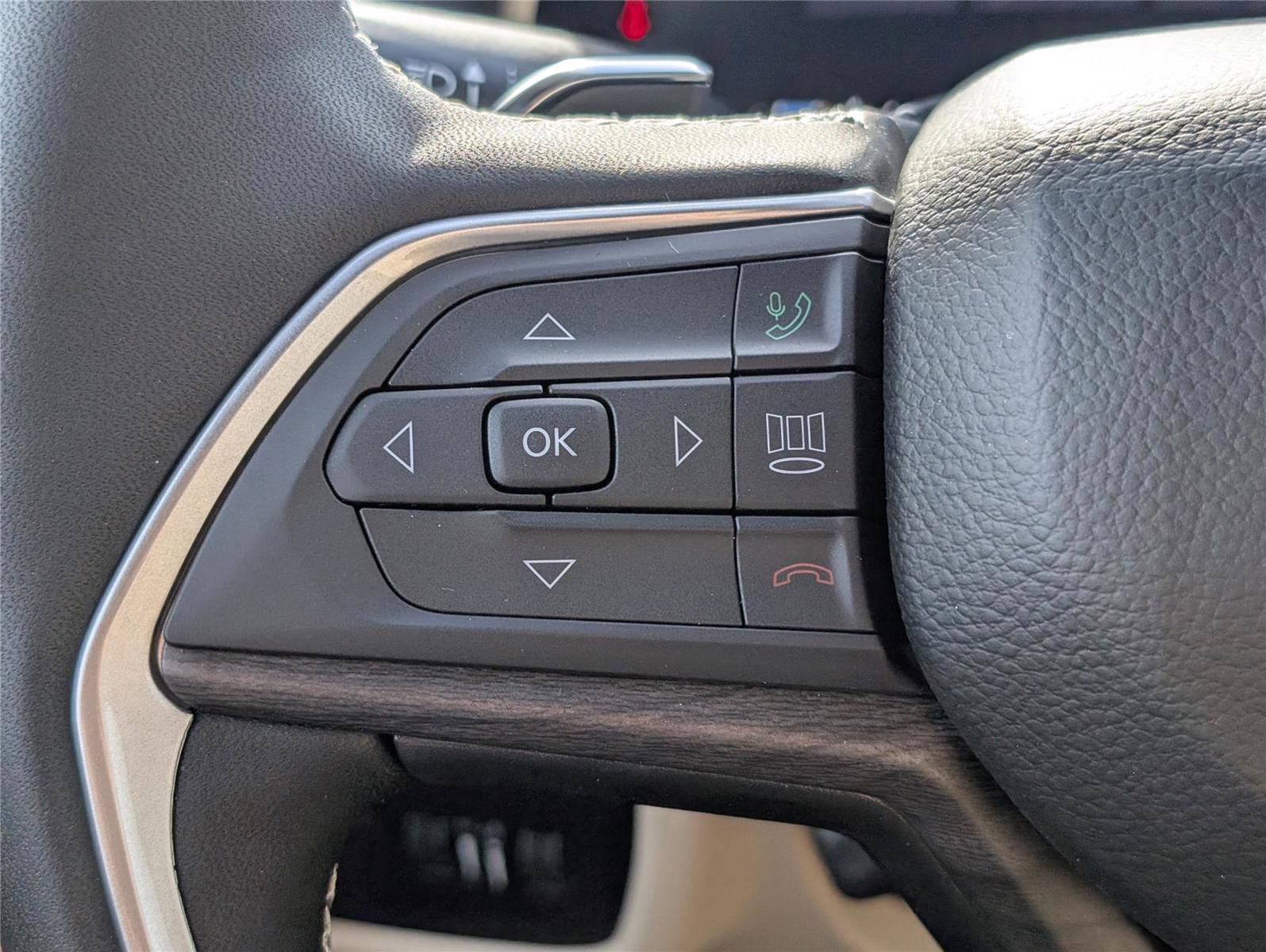 New 2025 Jeep Grand Cherokee L Limited w/ Luxury Tech Group II RWD image 33