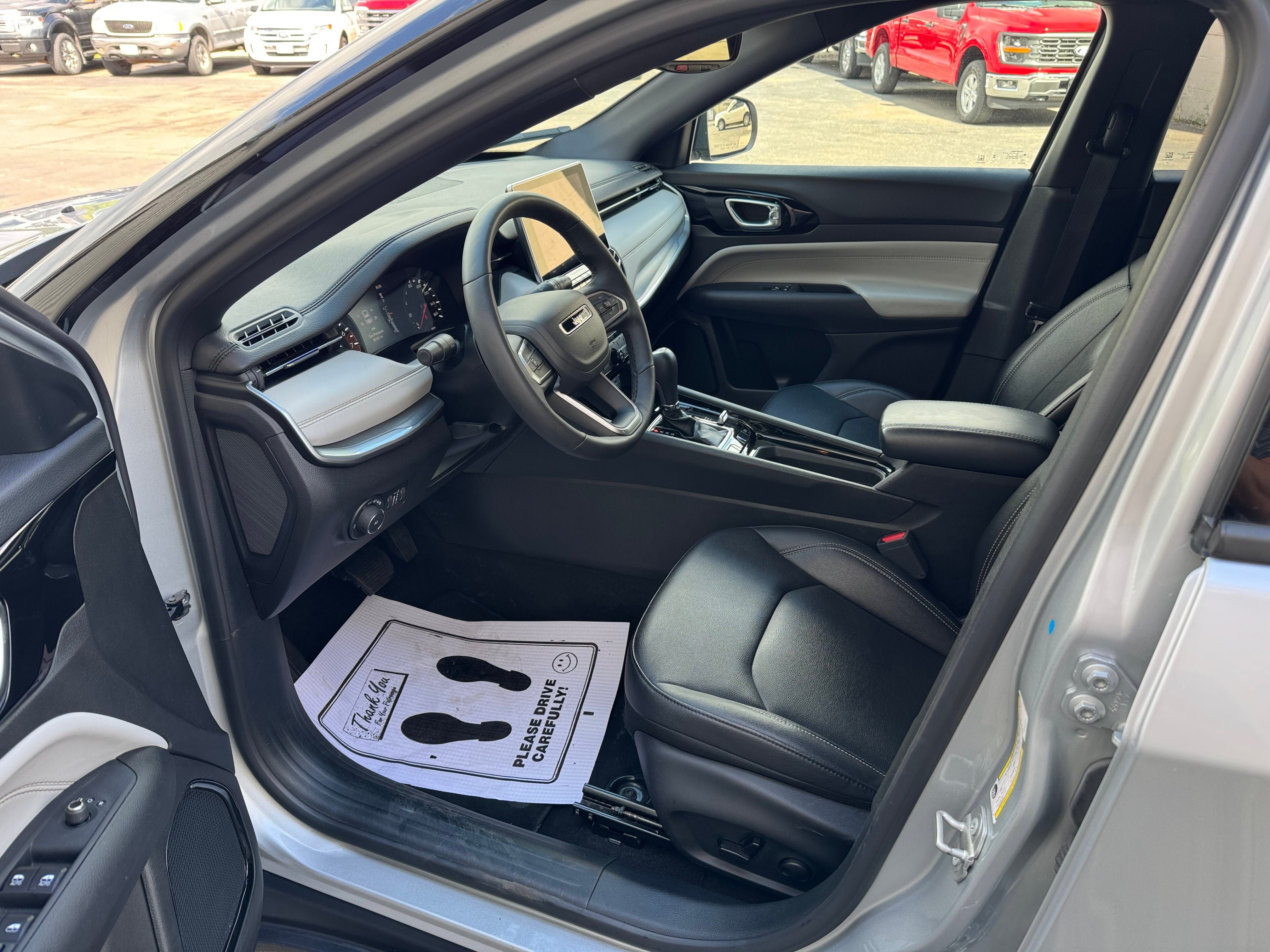Used 2025 Jeep Compass Limited AWD/4WD image 9
