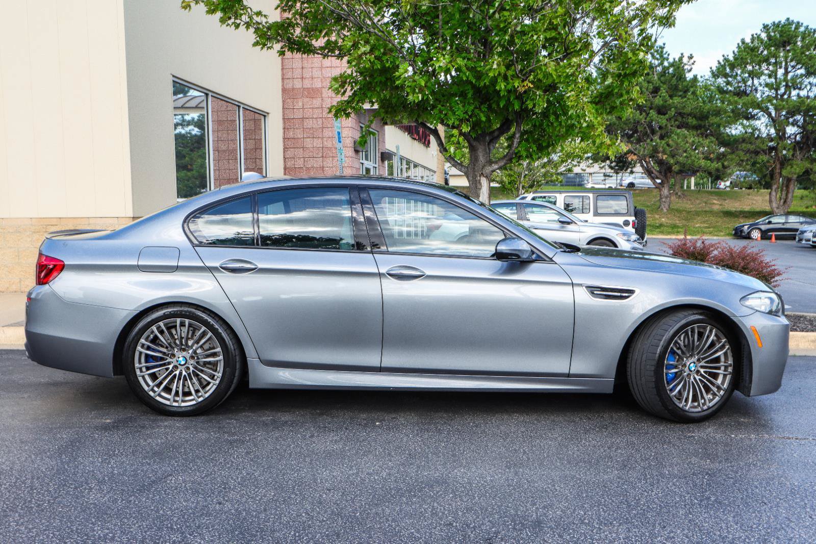 Used 2015 BMW M5 RWD image 5