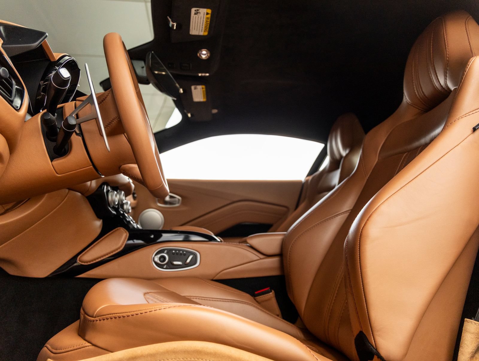 Used 2020 Aston Martin V8 Vantage Coupe RWD image 22