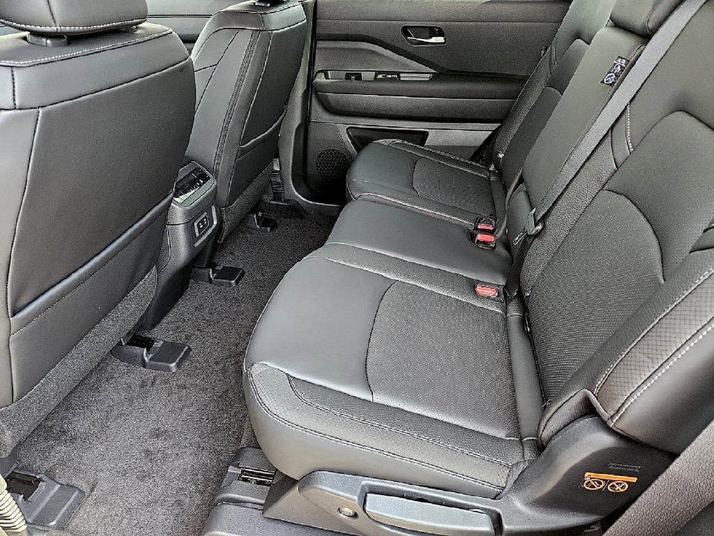 New 2026 Nissan Pathfinder SL w/ Cargo Package FWD image 24